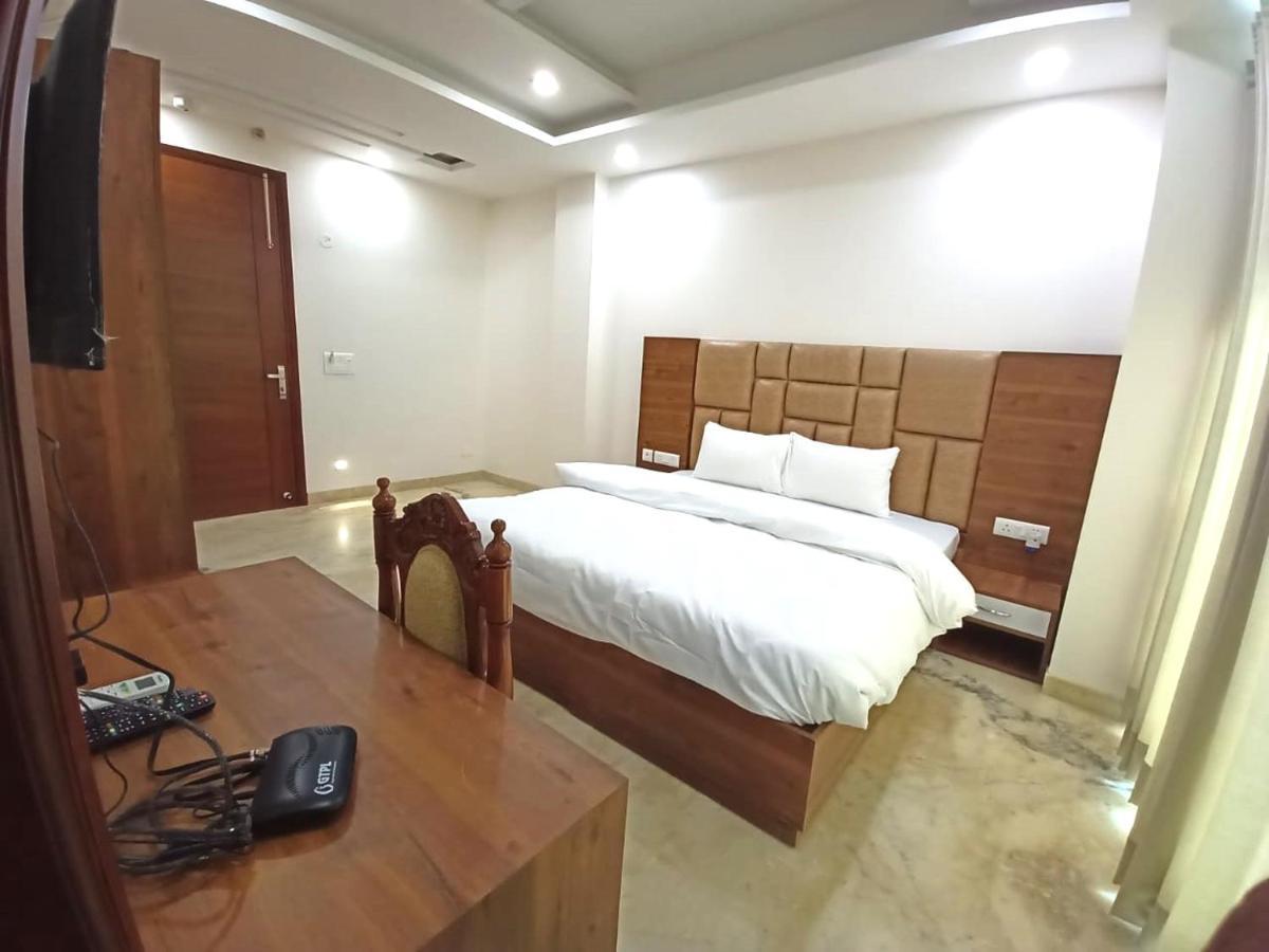 Hotel J P House