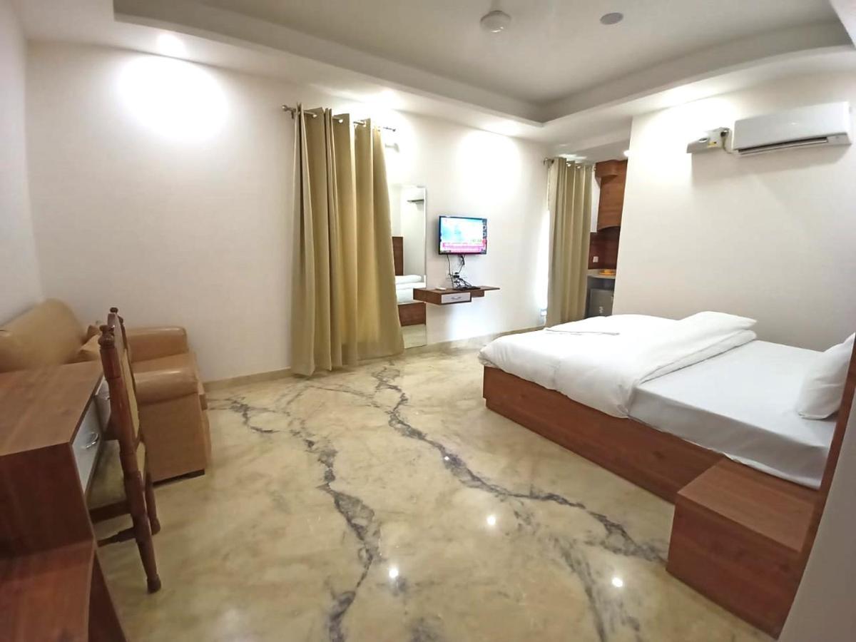 J P House Hotel