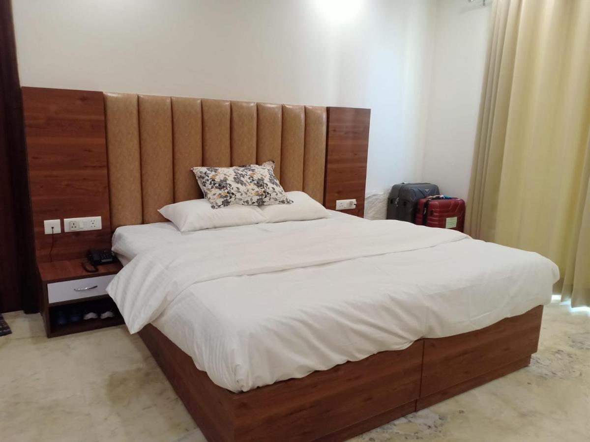 Hotel J P House