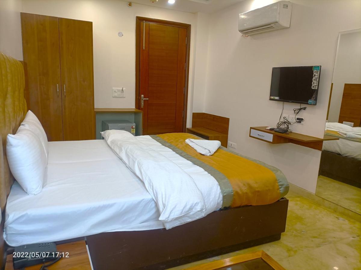 Hotel J P House 3*