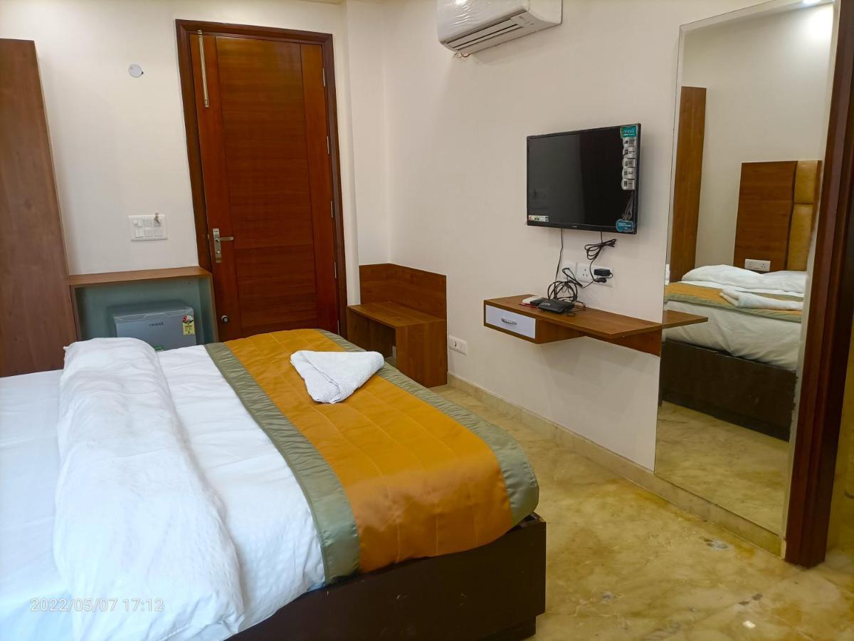 J P House Hotel 3*
