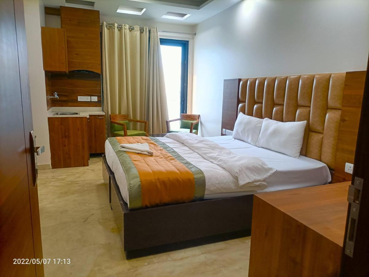 Hotel J P House 3*
