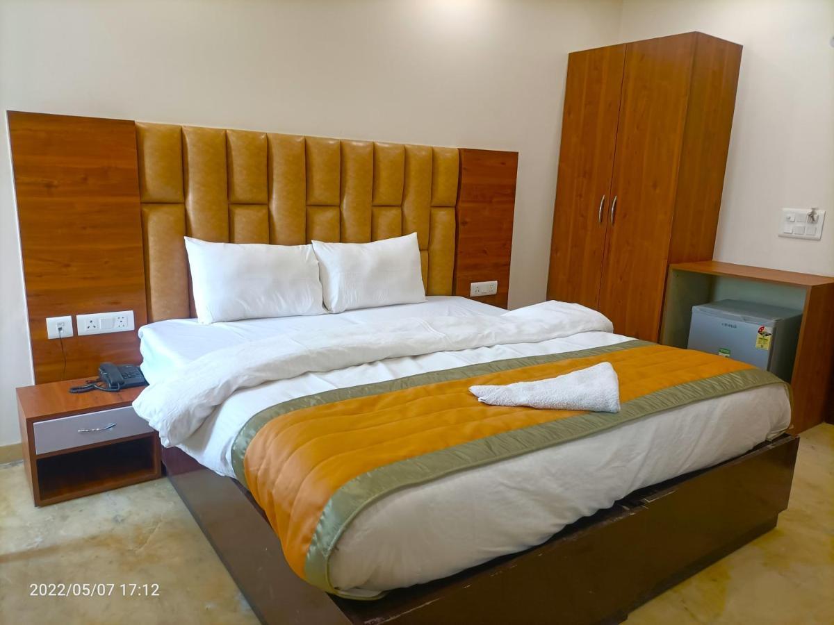 Hotel J P House 3*
