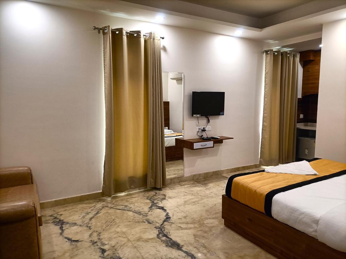Hotel J P House 3*